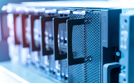 Panel modern servers in the data center vertical